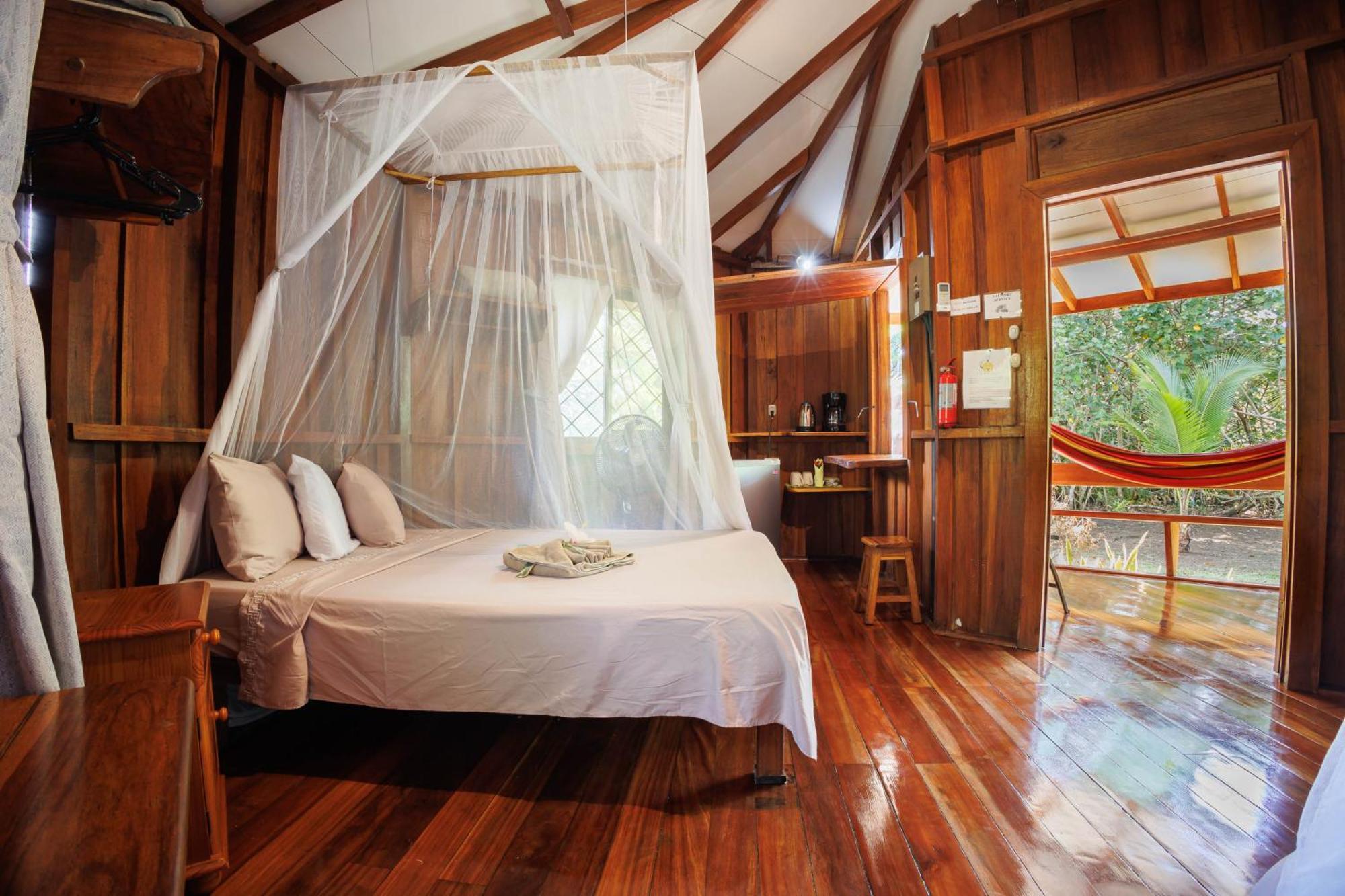Bungalows Aché Cahuita Extérieur photo