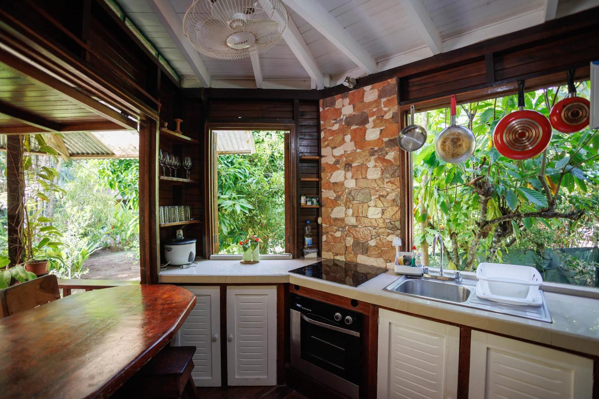 Bungalows Aché Cahuita Extérieur photo